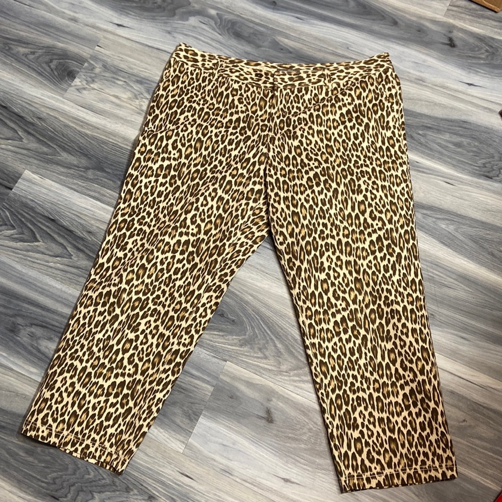 Tommy Bahama Cheetah Capri Pants size 16